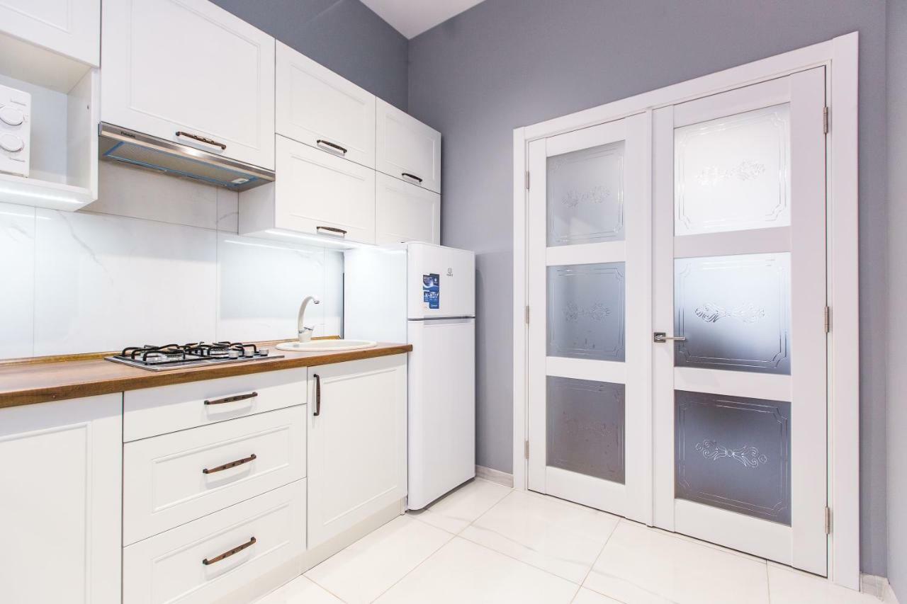 віп простора біля вокзалу на вулиці городоцька 102 Apartment Lviv